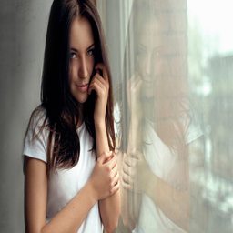 董卿一丝丝不挂大乳照：真相与背后的故事