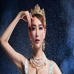 小鲜肉的大Logo：时尚与品牌文化的新碰撞